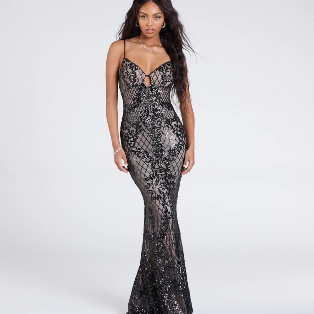 NWT Windsor Elegant Black Sequin Lace Gown
